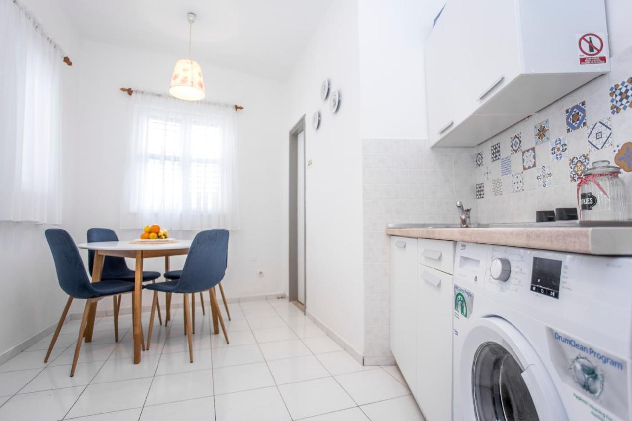 Apartment'S Dalmatia Шибеник Экстерьер фото